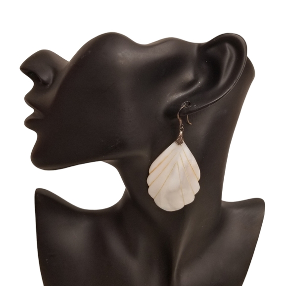 VINTAGE ART DECO CARVED MOTHER OF PEARL LEAF & STERLING SILVER HOOK EARRINGS - Picture 1 of 7